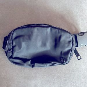 EUC NWOT Lulu lemon everywhere belt bag